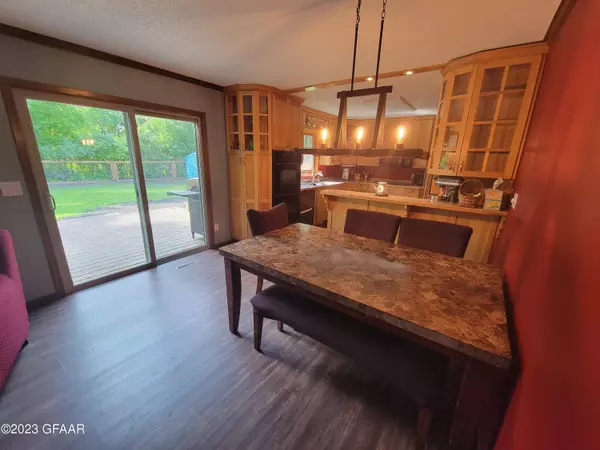 3302 CHERRY LYNN Drive, Grand Forks, ND 58201