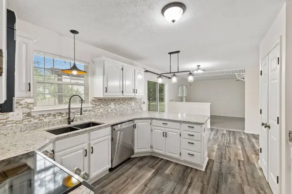 6141 Moss Wood DR, Fishers, IN 46038