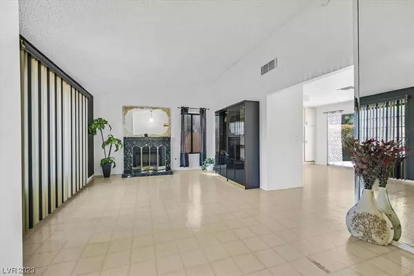 722 Irwindale Avenue, Las Vegas, NV 89123