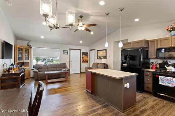 9041 N Scotsworth St, Post Falls, ID 83854