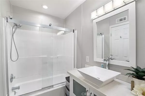 2455 Deodar ST #4, Santa Ana, CA 92705