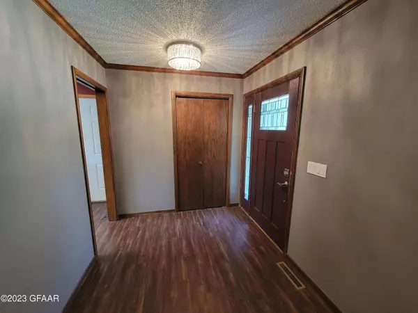 3302 CHERRY LYNN Drive, Grand Forks, ND 58201