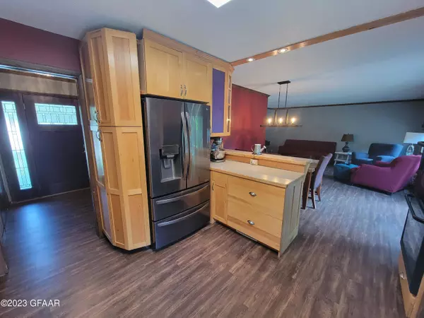 3302 CHERRY LYNN Drive, Grand Forks, ND 58201