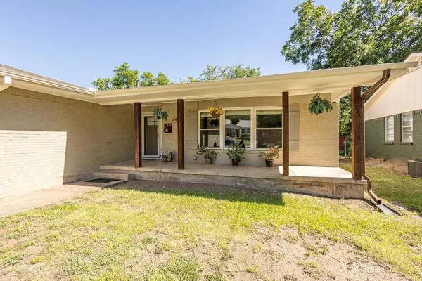 412 W Alta Vista Street, Sherman, TX 75092