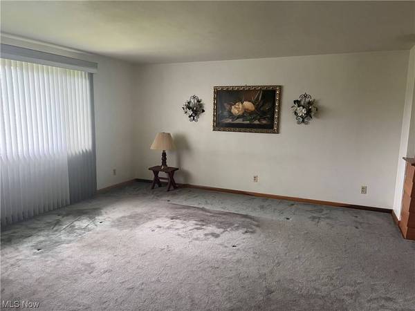 633 Ivy LN, Martins Ferry, OH 43935