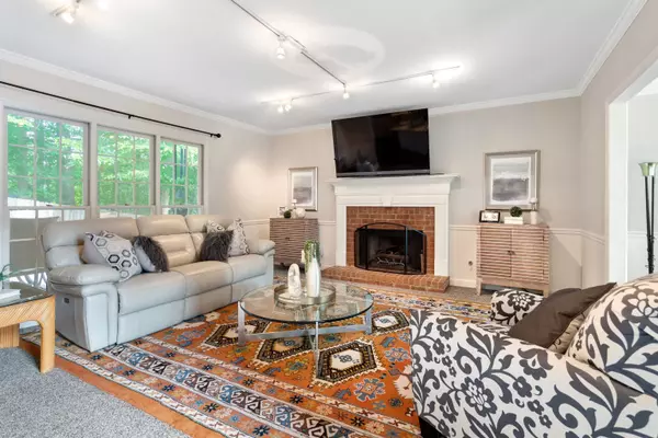 2504 Hollins DR NW, Kennesaw, GA 30152