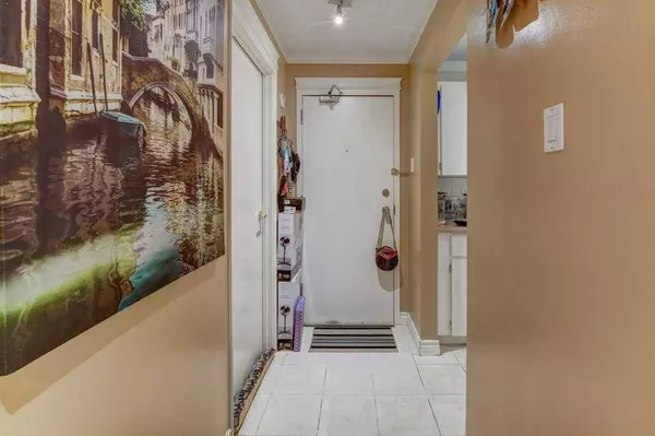 631 30 McHugh CT NE, Calgary, AB T2E 7X3