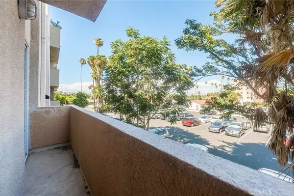 19350 Sherman Way #121, Reseda, CA 91335