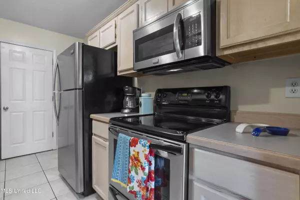 602 Rhonda Lane, Ocean Springs, MS 39564