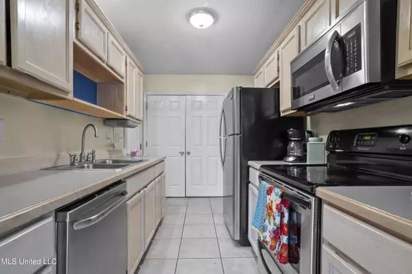 602 Rhonda Lane, Ocean Springs, MS 39564