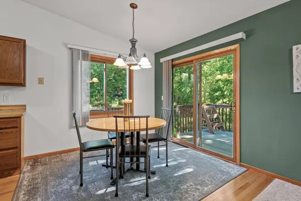 995 Edgewood DR, Chaska, MN 55318