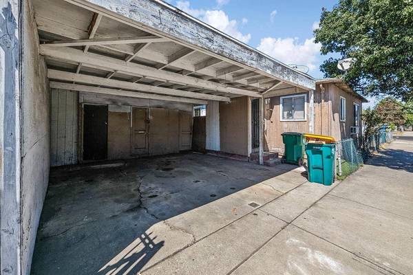 2490 E Lindsay ST, Stockton, CA 95205