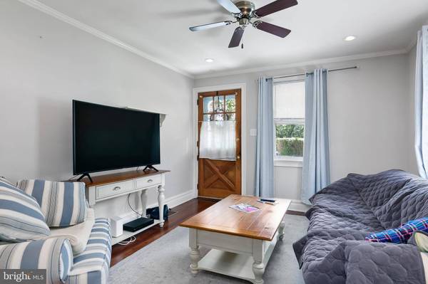 329 S WASHINGTON AVE, Moorestown, NJ 08057