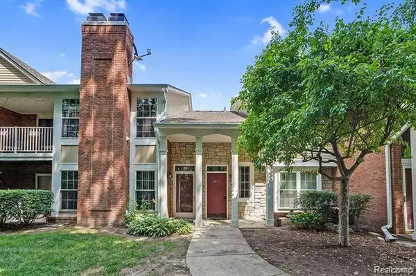 56075 Chesapeake Circle, Utica, MI 48316