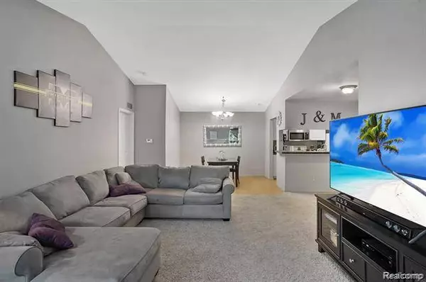 56075 Chesapeake Circle, Utica, MI 48316