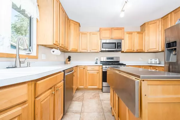 30W140 Bruce LN, Naperville, IL 60563