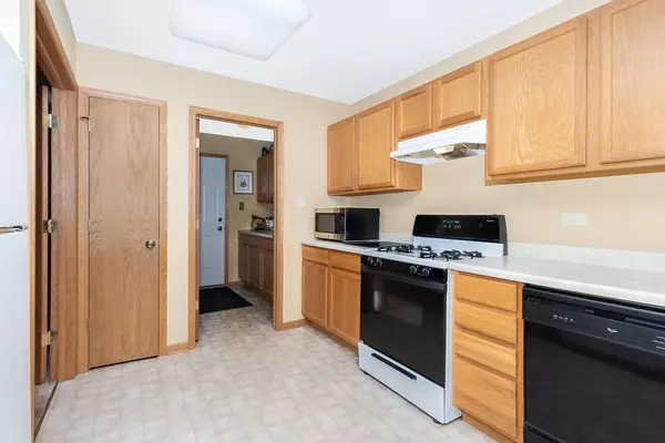 2019 Clover LN, Woodridge, IL 60517