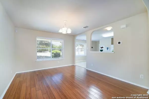 215 REDBIRD CIR, San Antonio, TX 78253-6392