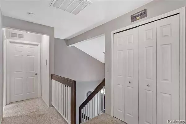 56075 Chesapeake Circle, Utica, MI 48316