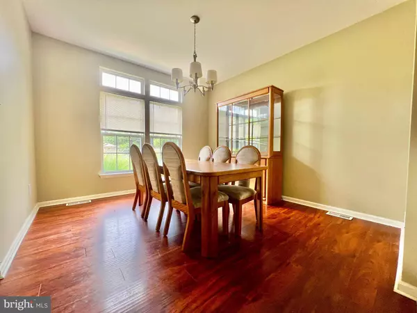 455 LONGFELLOW DR, Williamstown, NJ 08094