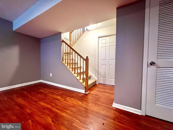 455 LONGFELLOW DR, Williamstown, NJ 08094