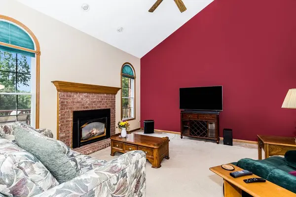 2019 Clover LN, Woodridge, IL 60517