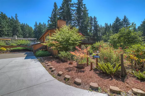 13930 Silven AVE NE, Bainbridge Island, WA 98110