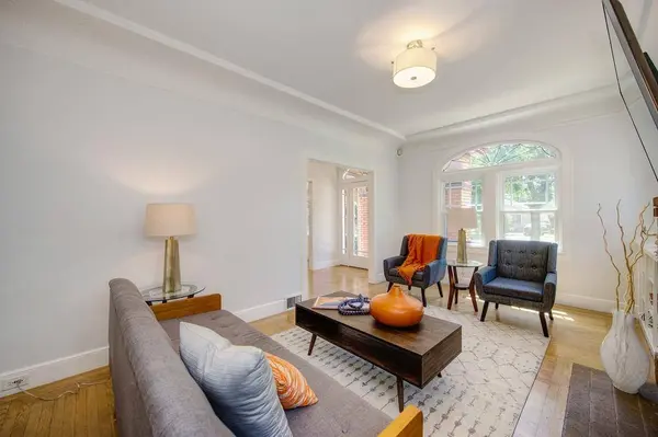 3933 T ST, Sacramento, CA 95819