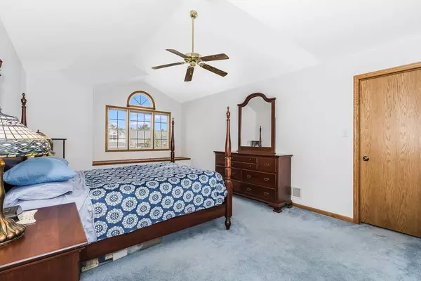 2019 Clover LN, Woodridge, IL 60517