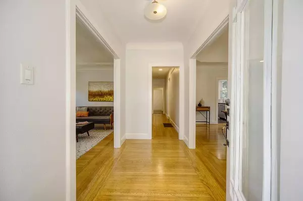 3933 T ST, Sacramento, CA 95819