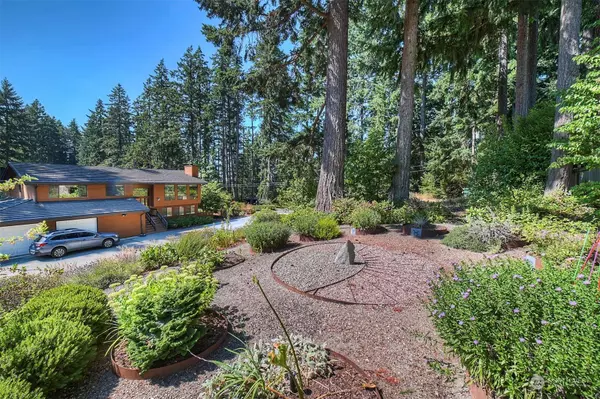 13930 Silven AVE NE, Bainbridge Island, WA 98110