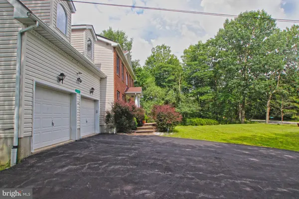 173 ASH DR, Long Pond, PA 18334