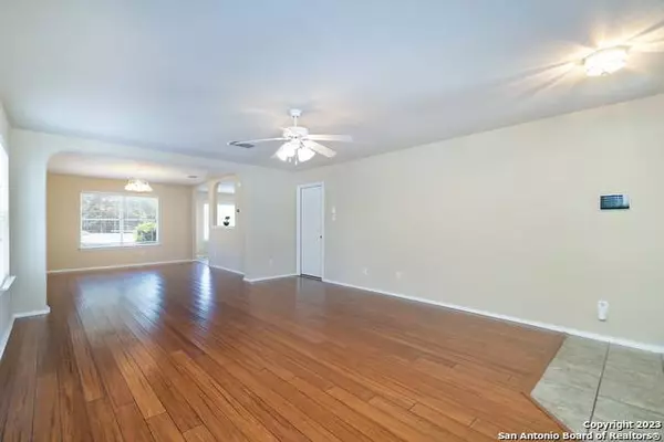 215 REDBIRD CIR, San Antonio, TX 78253-6392