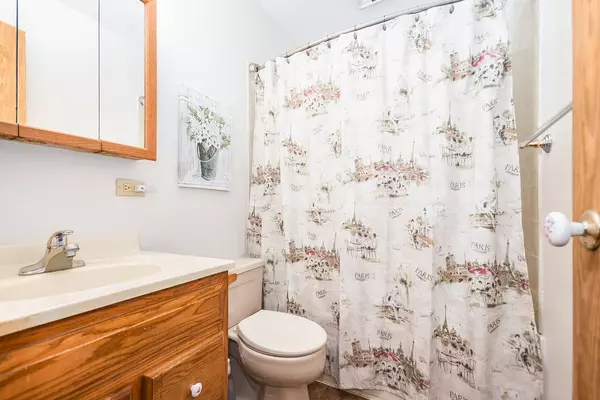 30W140 Bruce LN, Naperville, IL 60563