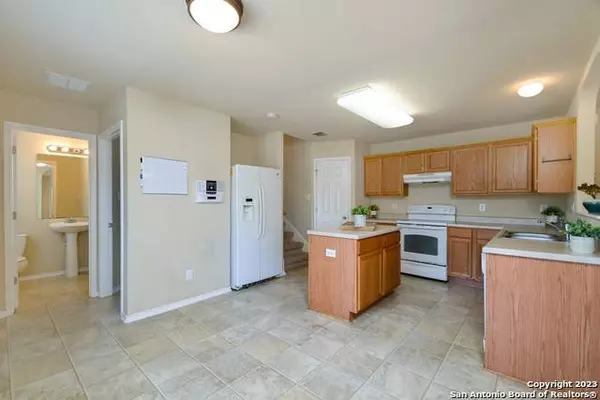 215 REDBIRD CIR, San Antonio, TX 78253-6392