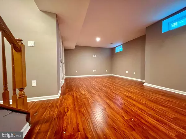 455 LONGFELLOW DR, Williamstown, NJ 08094