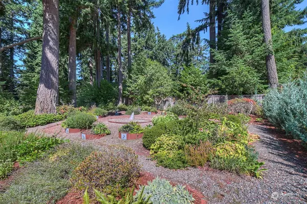 13930 Silven AVE NE, Bainbridge Island, WA 98110