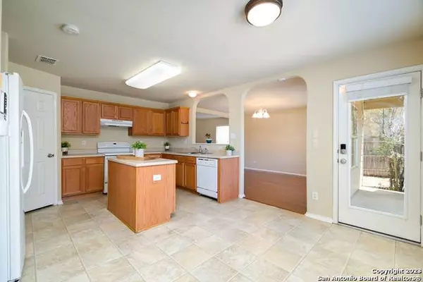 215 REDBIRD CIR, San Antonio, TX 78253-6392