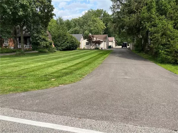 7559 Macedonia RD, Bedford, OH 44146