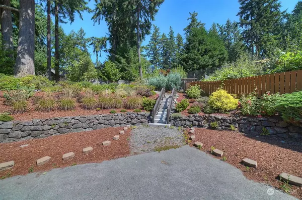 13930 Silven AVE NE, Bainbridge Island, WA 98110