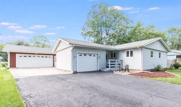 30W140 Bruce LN, Naperville, IL 60563