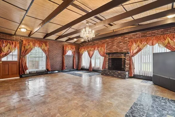 60 Granite St, Fitchburg, MA 01420