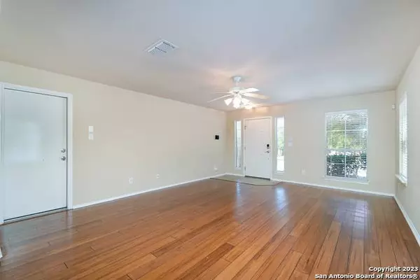 215 REDBIRD CIR, San Antonio, TX 78253-6392