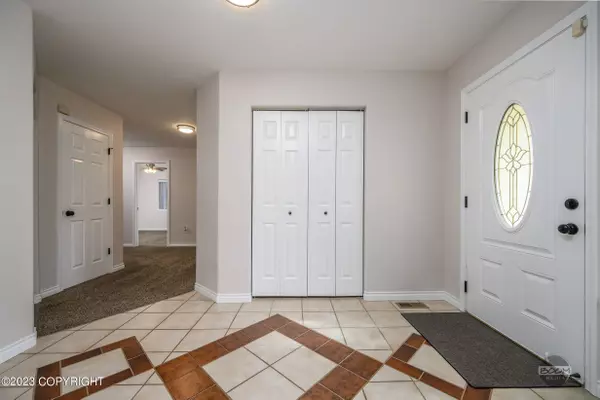 2370 N Thunder Gulch CIR, Palmer, AK 99645