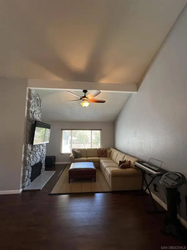 9461 Calle del Lago, Santee, CA 92071