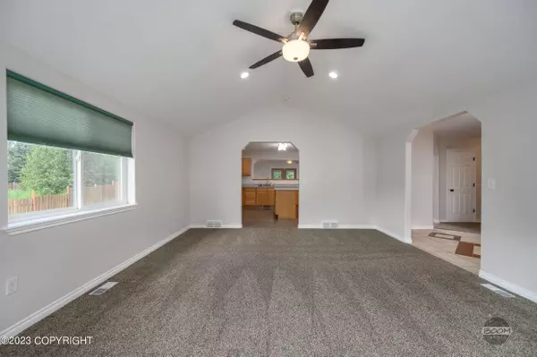 2370 N Thunder Gulch CIR, Palmer, AK 99645