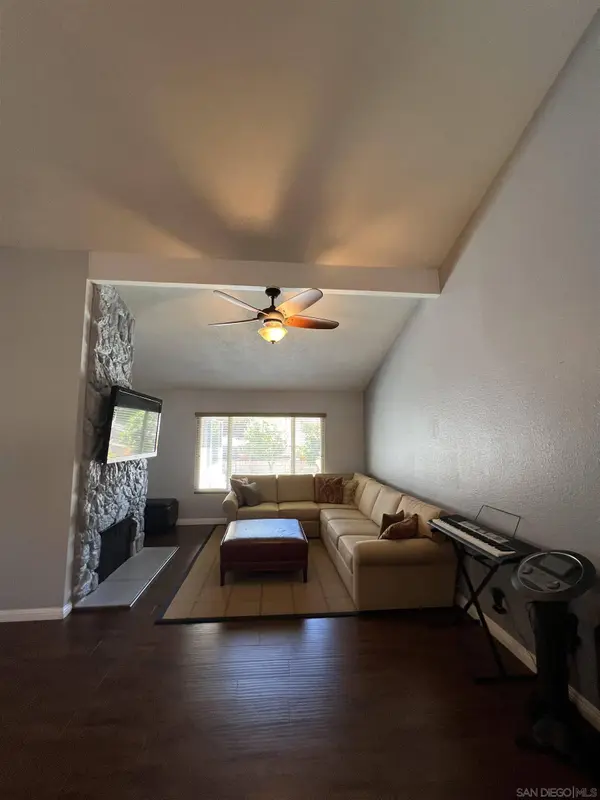 9461 Calle del Lago, Santee, CA 92071