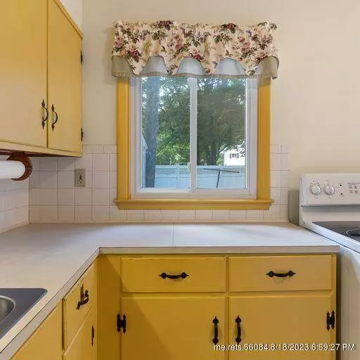 2 Hanson Drive, Topsham, ME 04086