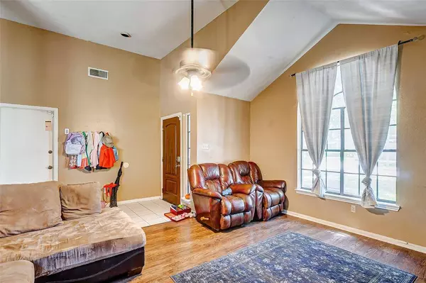 8635 Spring Green DR, Houston, TX 77095