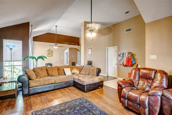 8635 Spring Green DR, Houston, TX 77095